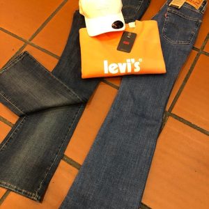 PANTALONES LEVIS ACAMPANADOS